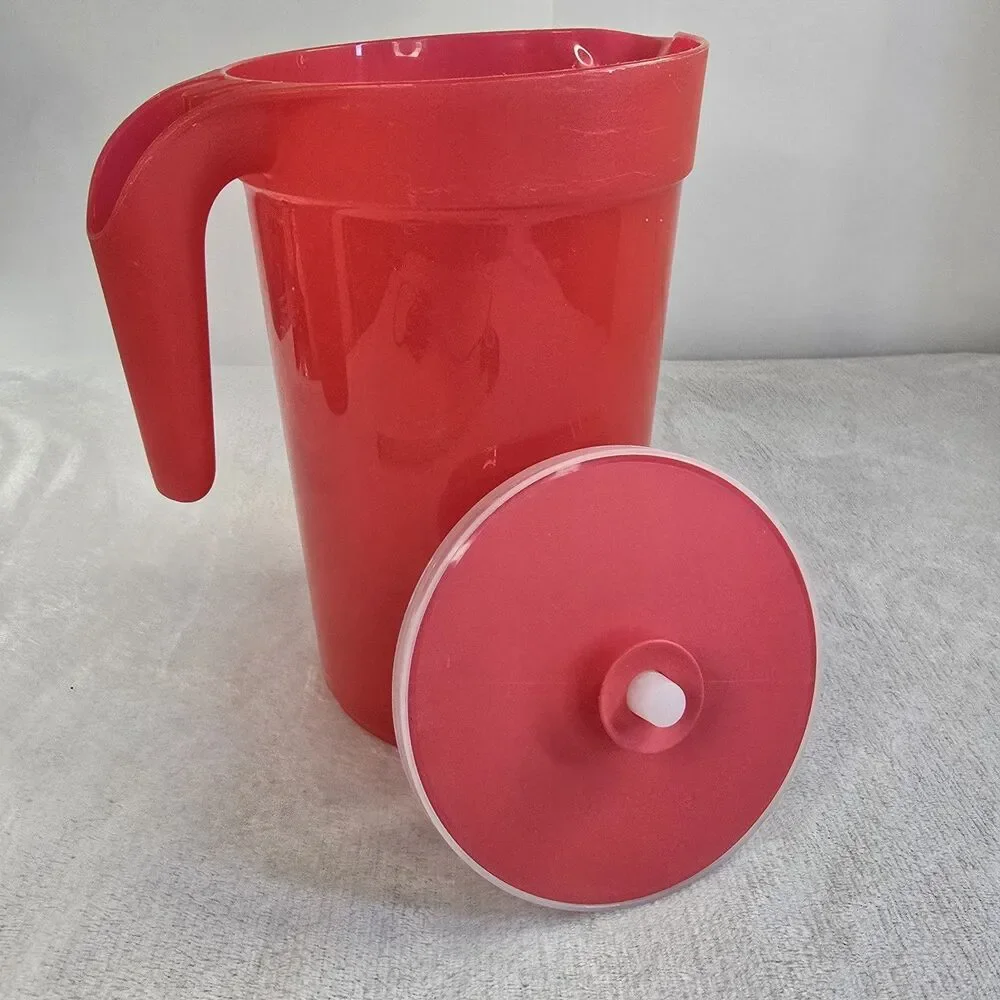 Tupperware 1 Gallon Drink Pitcher Red with Lid  8029A-2 3.8 Liter